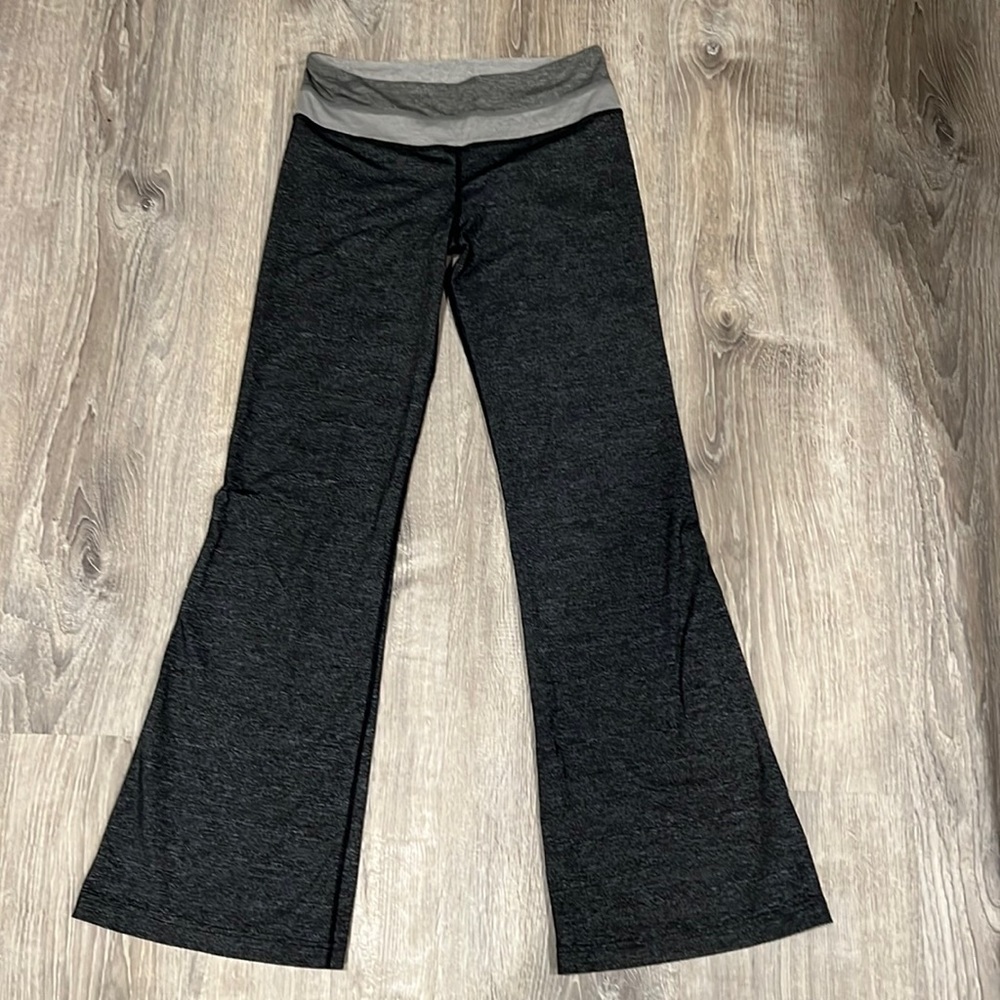 Lululemon wide leg leggings - 6